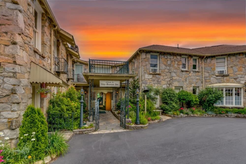 Echo Mountain Inn