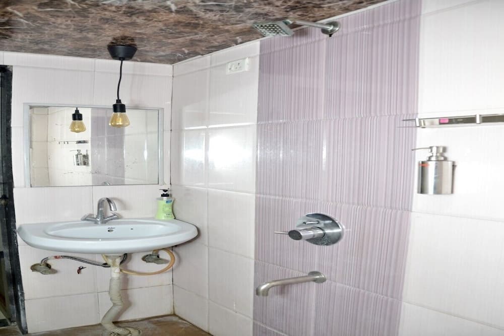 Hotel Adarsh