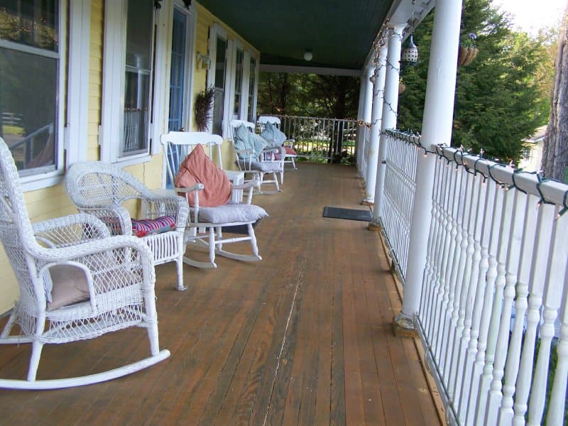RiverWood Inn