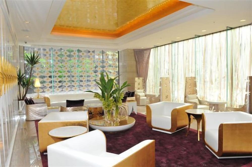 Monarch Skyline Hotel