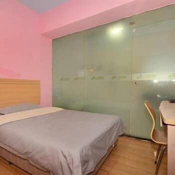 77 Chain Traders Hotel