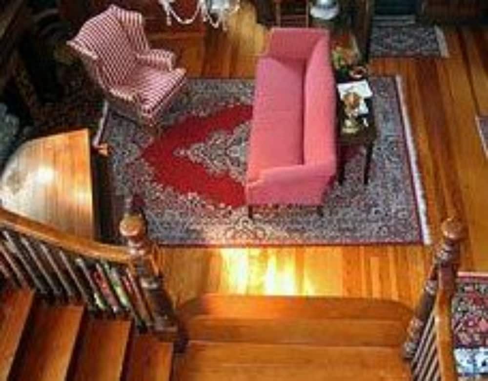 The Bennett House Bed & Breakfast