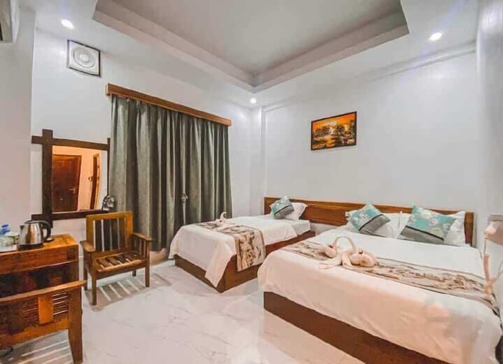 Nuttyphoy Hotel