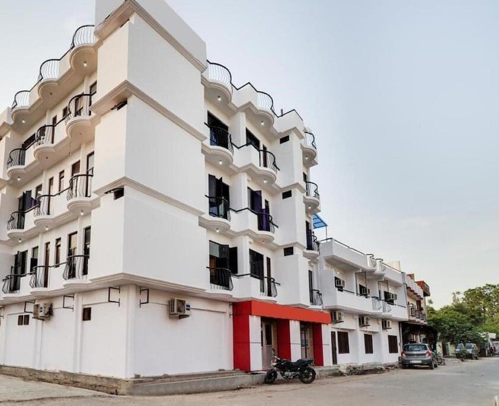 Goroomgo Hotel Aaryan Lucknow