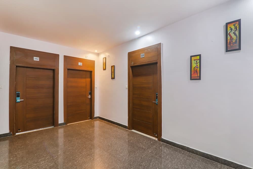 Fabhotel The Crestelia