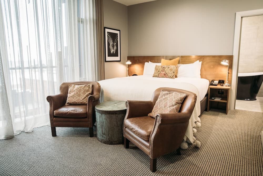 King and Queen Hotel Suites
