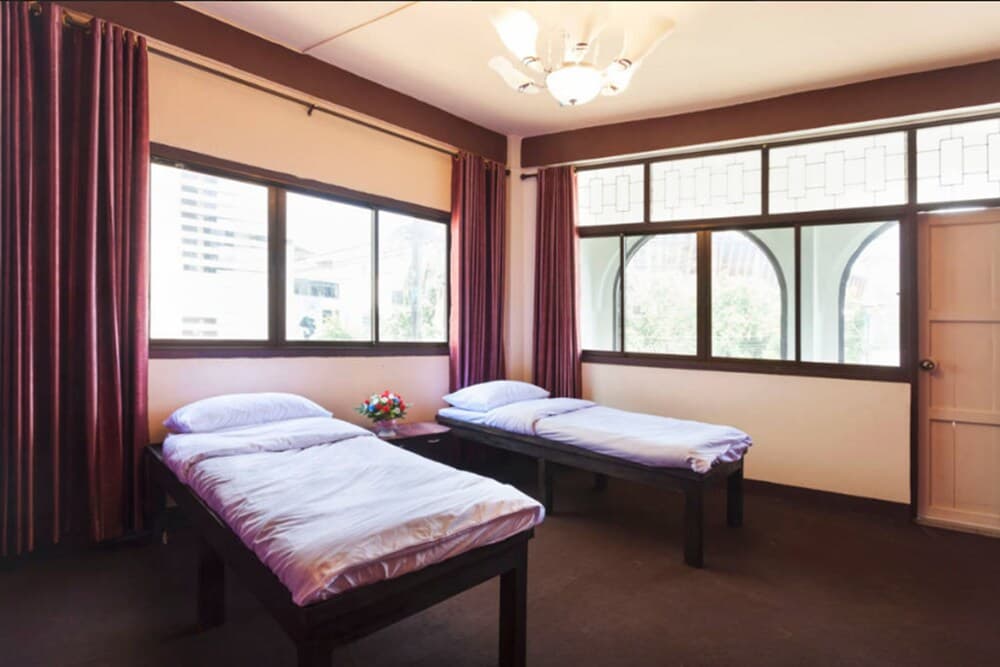 Raw Hostel