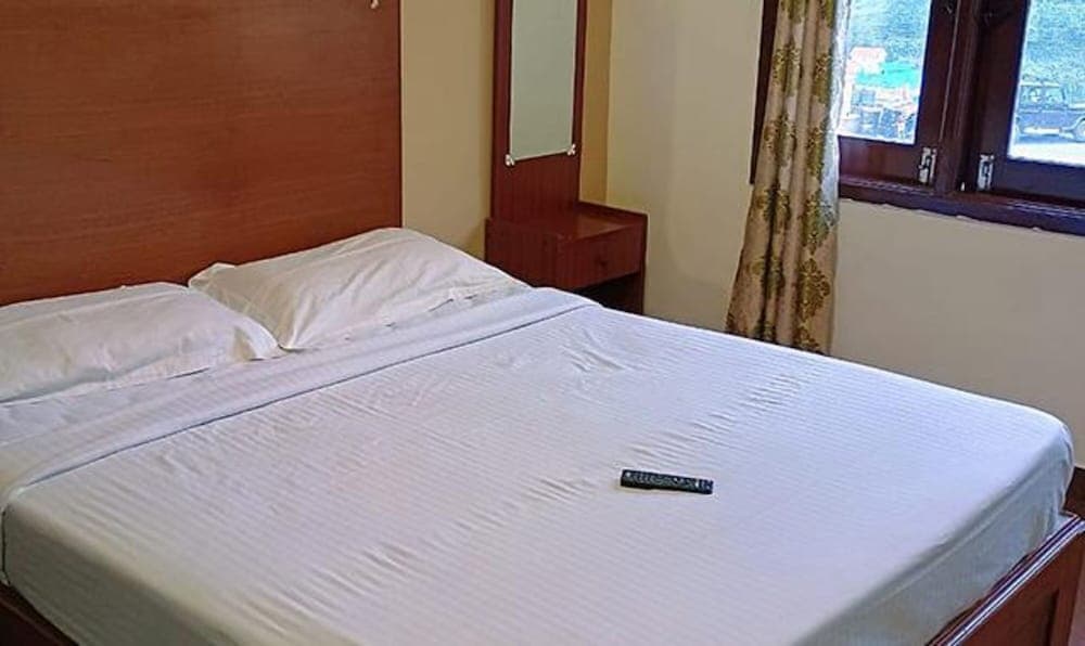Fabhotel Sri Guhan Eiite