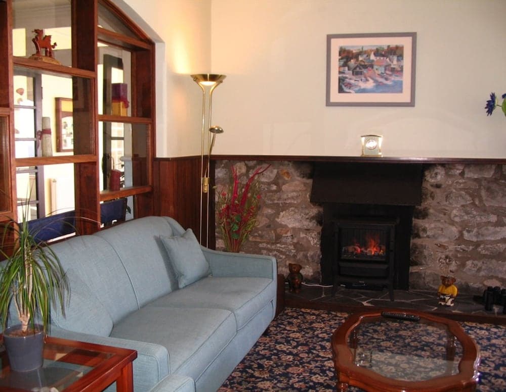 Marine Hotel