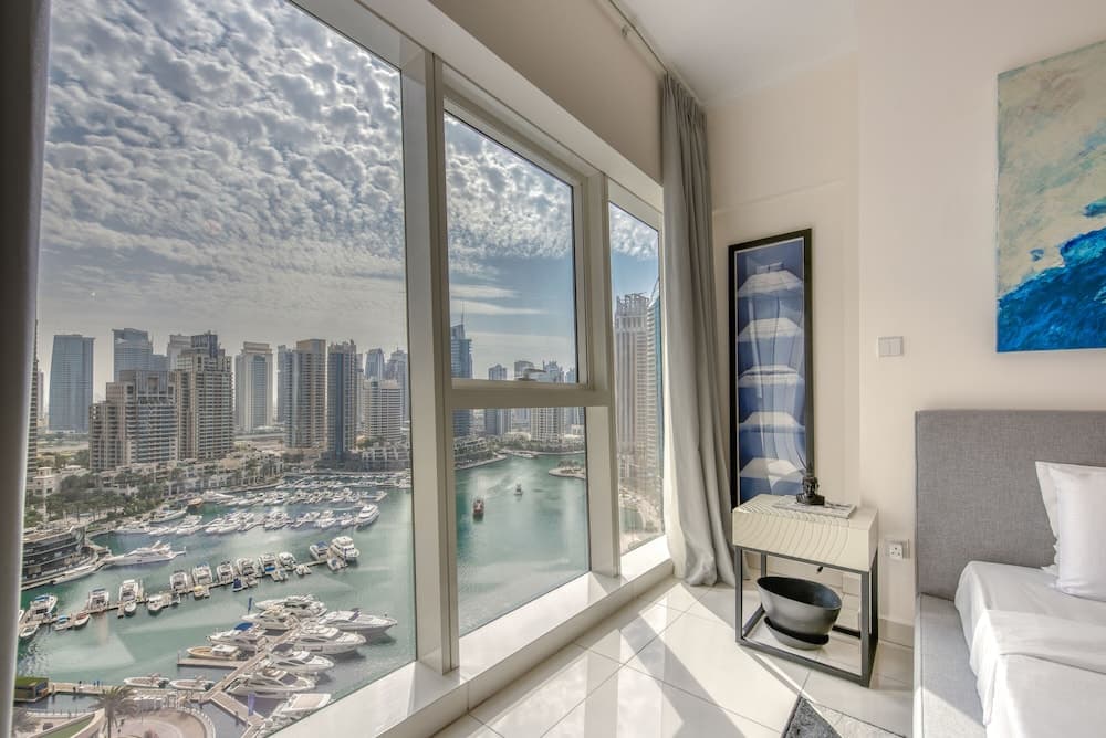 Maison Privee - Sleek Stay in Dubai Marina Famous Twisting Tower