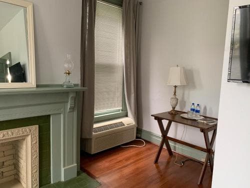 Meadows Inn Bed & Breakfast
