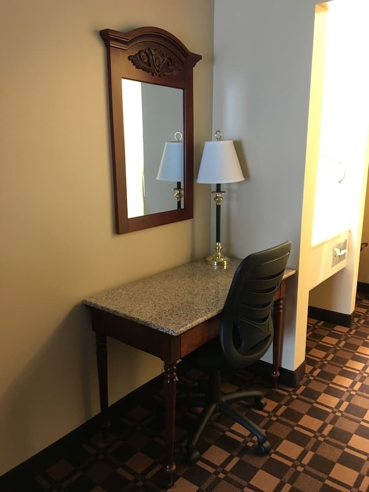 Cabot Inn & Suites