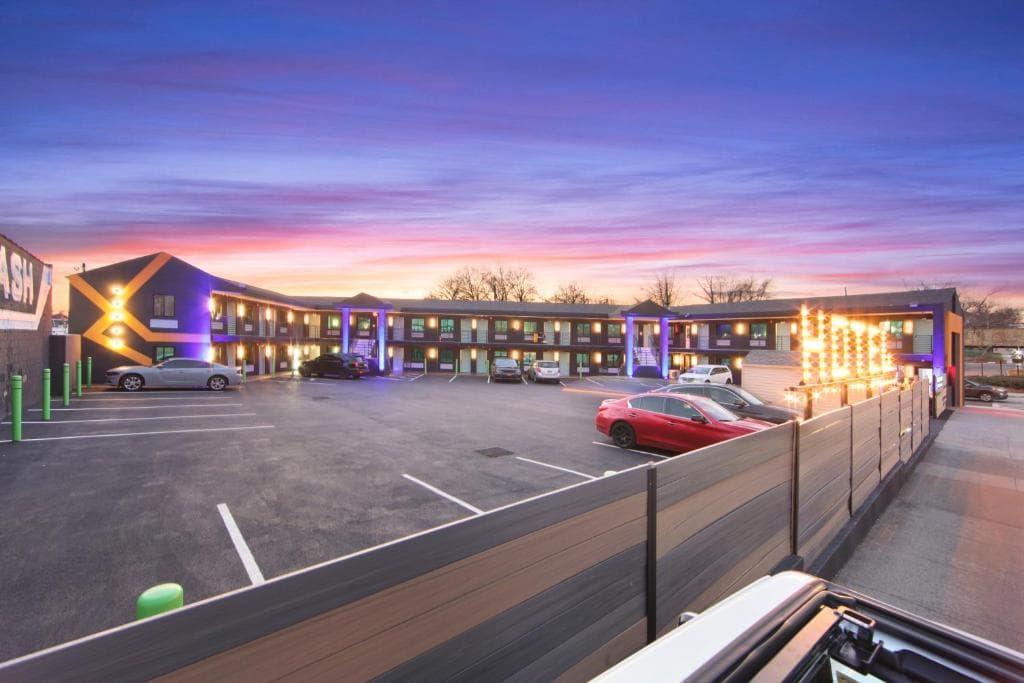 Hotel OPUS Bronx Near Bay Plaza Mall