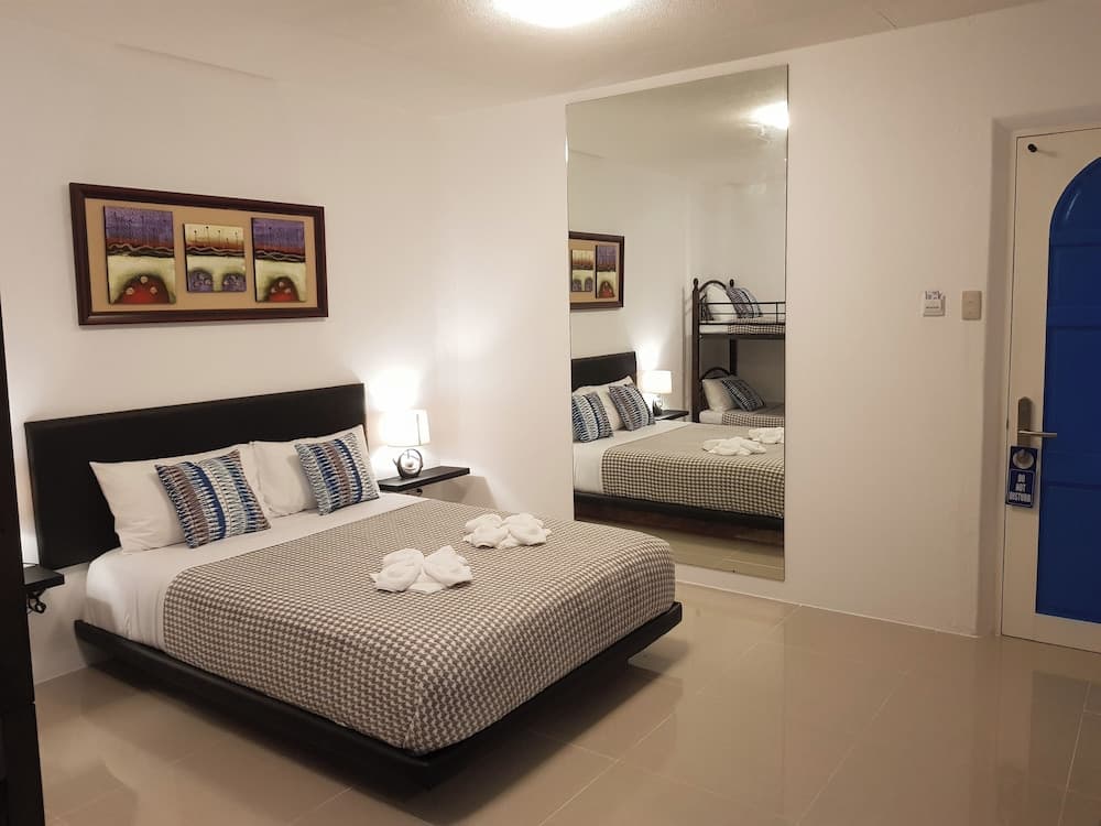 D  Gecko Hotel