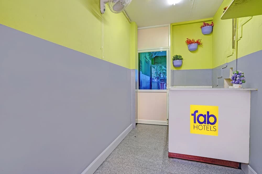 Fabhotel Broad Way Inn