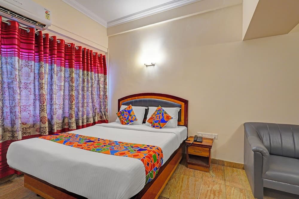 Fabhotel Aura Inn
