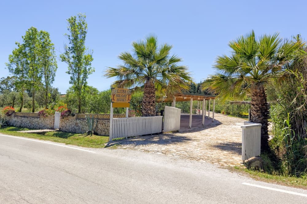 Liuba Houses