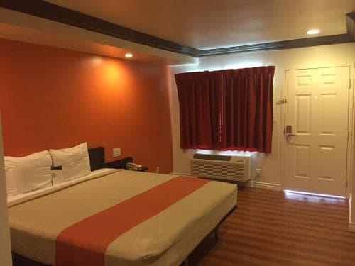 Motel 6 Gardena