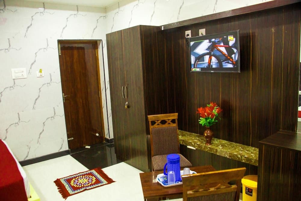 Hotel Vel Residency