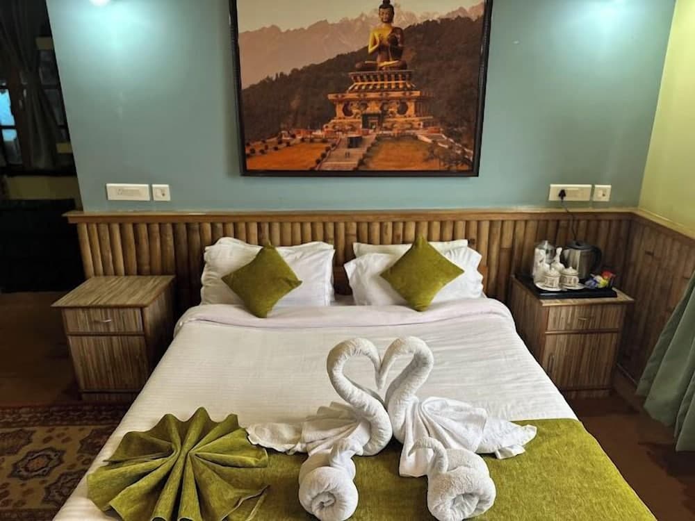 Hotel Ravongla Star