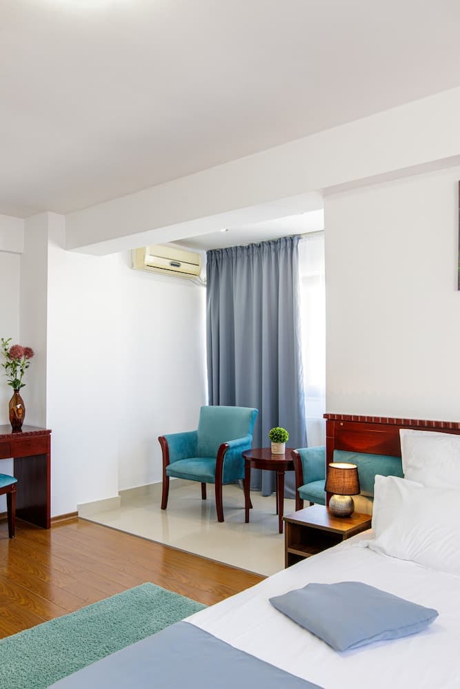 Lira Pacific Aparthotel