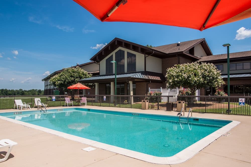 Round Hill Inn