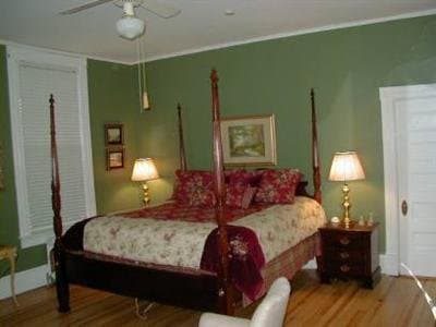 Walnut Lane Inn Bed and Breakfast