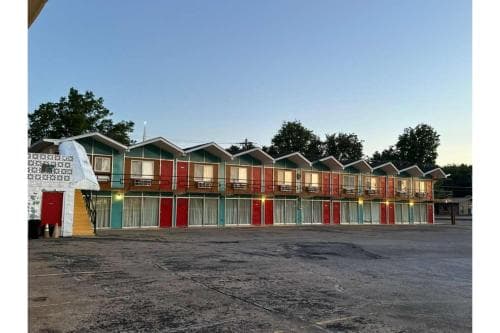 Gray Plaza Motel
