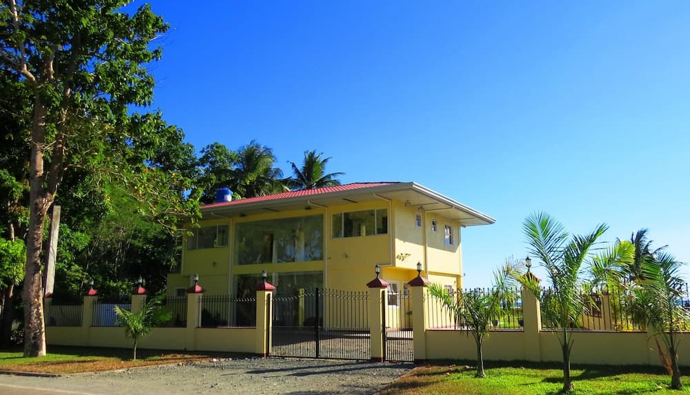 Caimito Beach Hotel