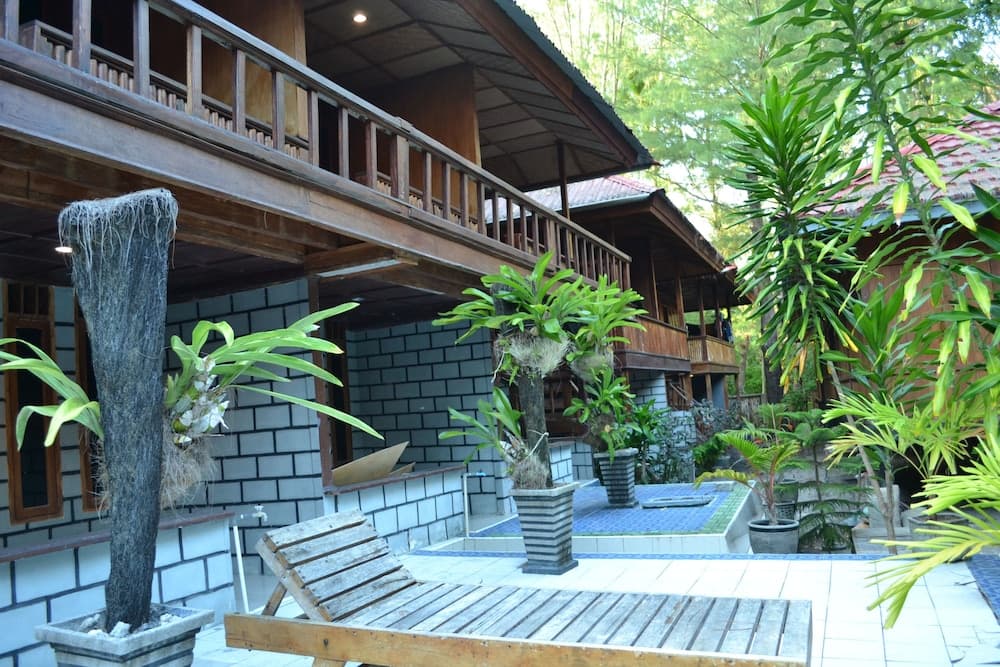 Hoga Dive Inn
