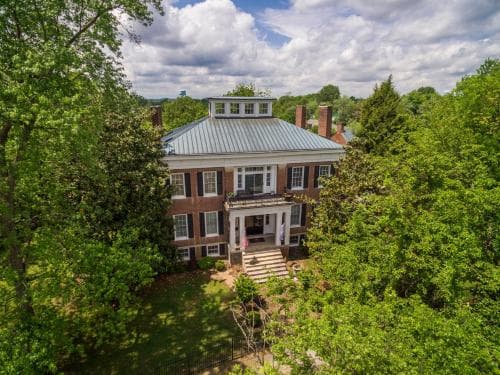 Bourbon Manor Bed & Breakfast