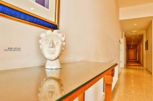 Saltus Hotel