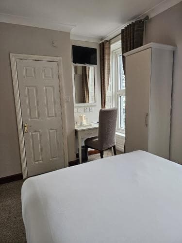 Brogans Bar & Guesthouse