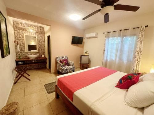 El Roble Hotel