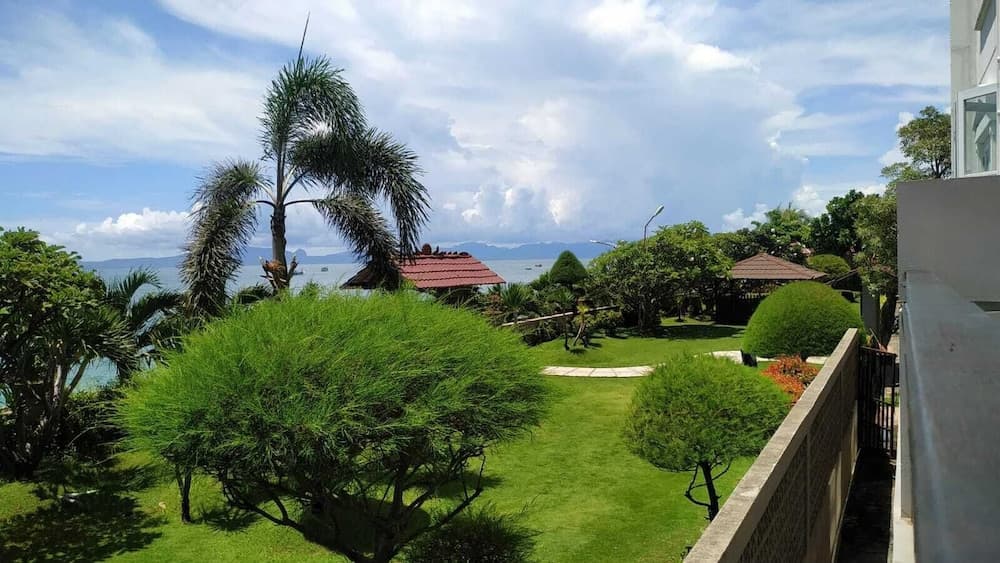 Hotel On The Rock