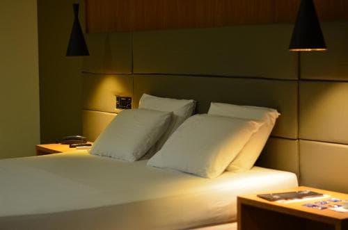 Status Motel