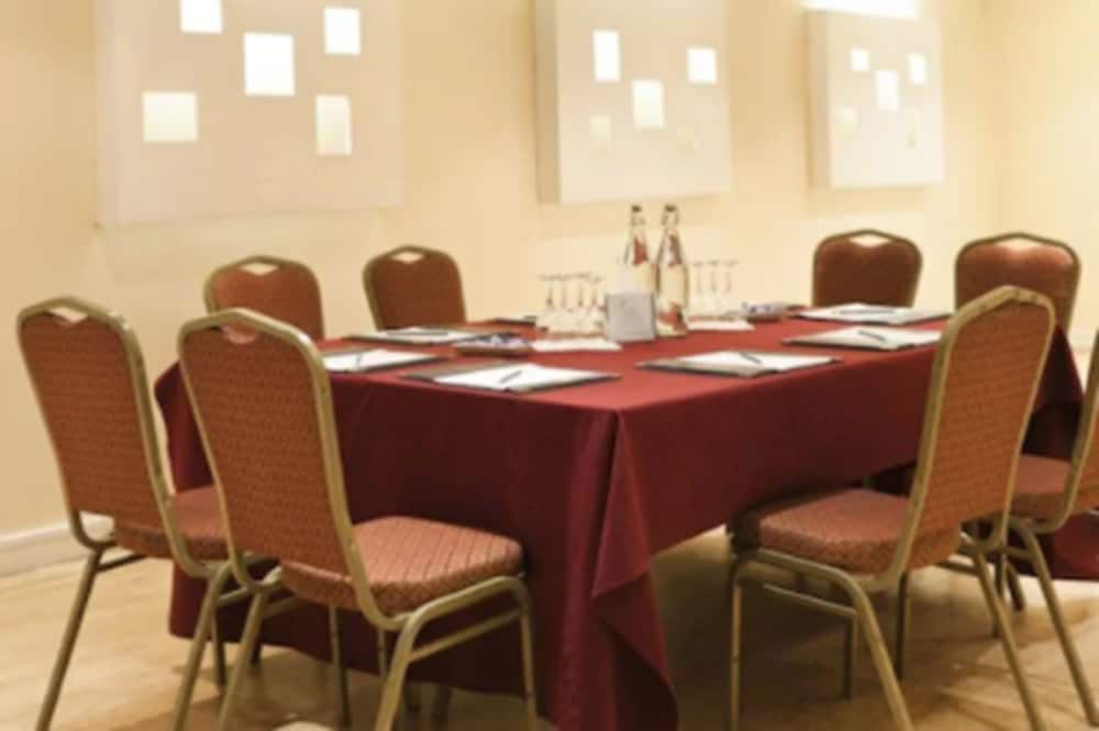 Pery s Hotel