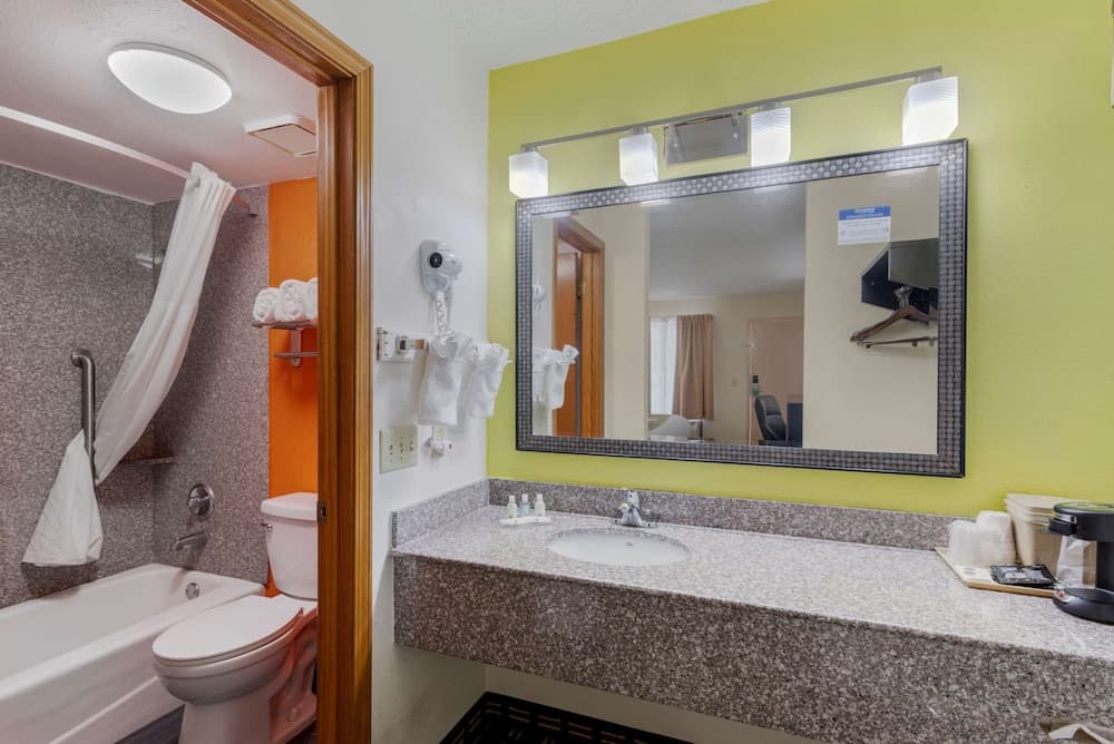 Quality Inn Acworth North