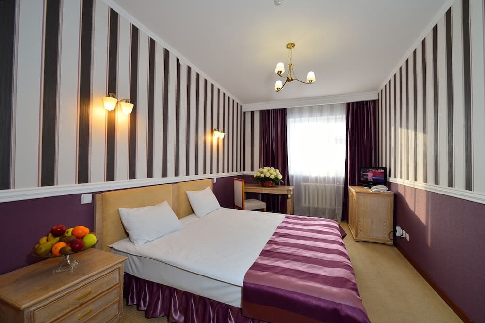 O Azamat Hotel