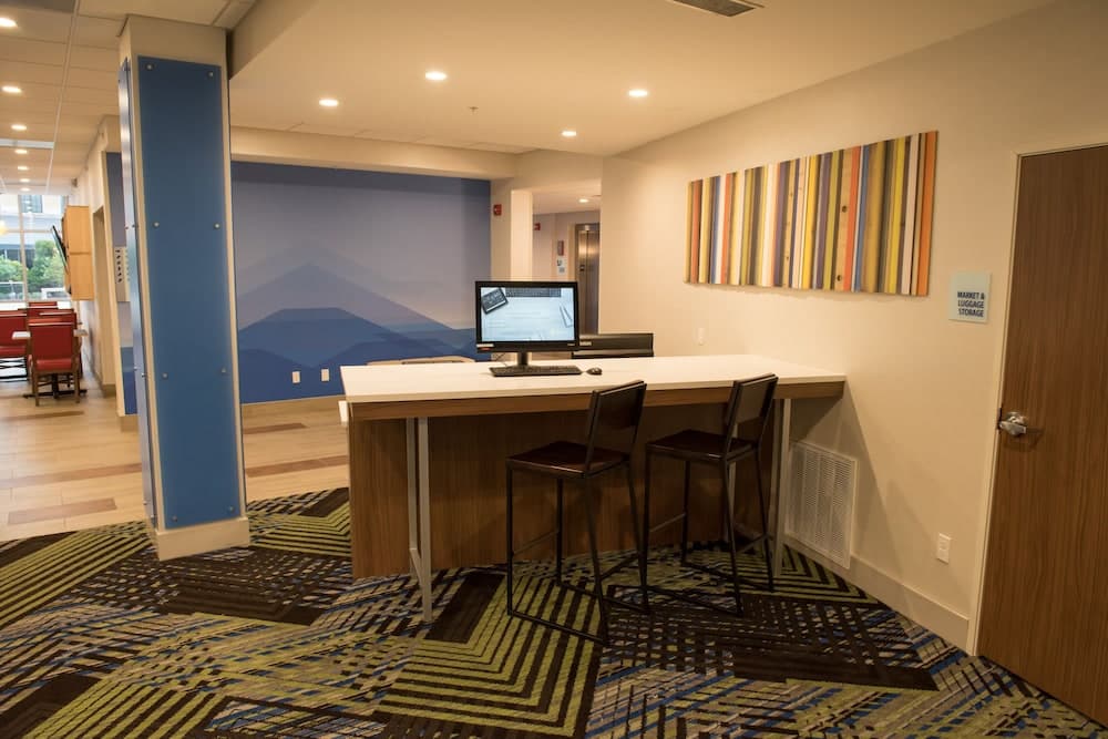 Holiday Inn Express & Suites - Merrillville by IHG