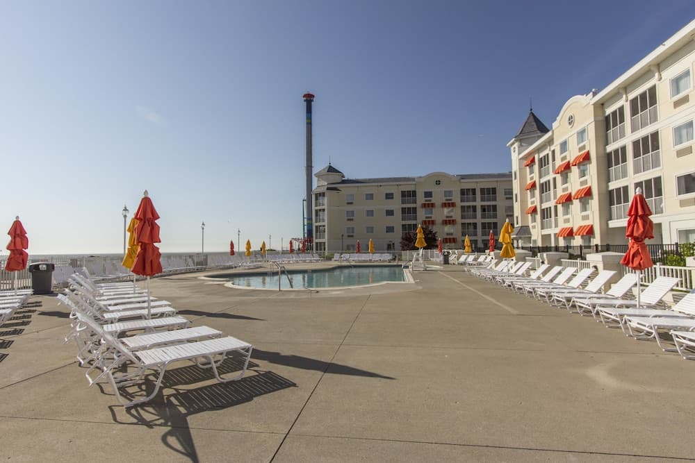 Cedar Point s Hotel Breakers
