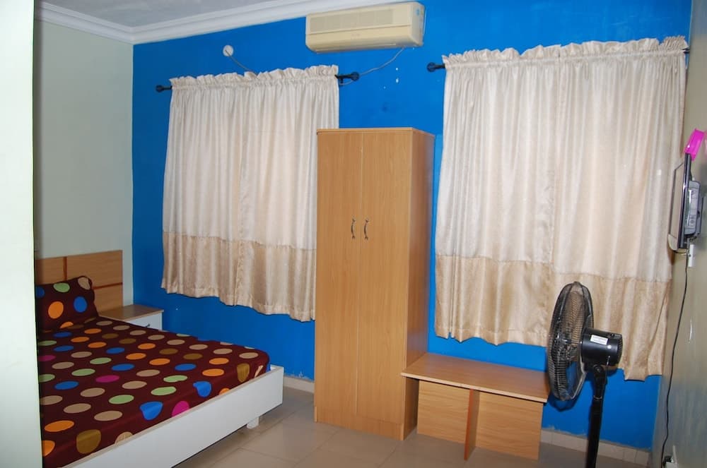 Yseg Hotel