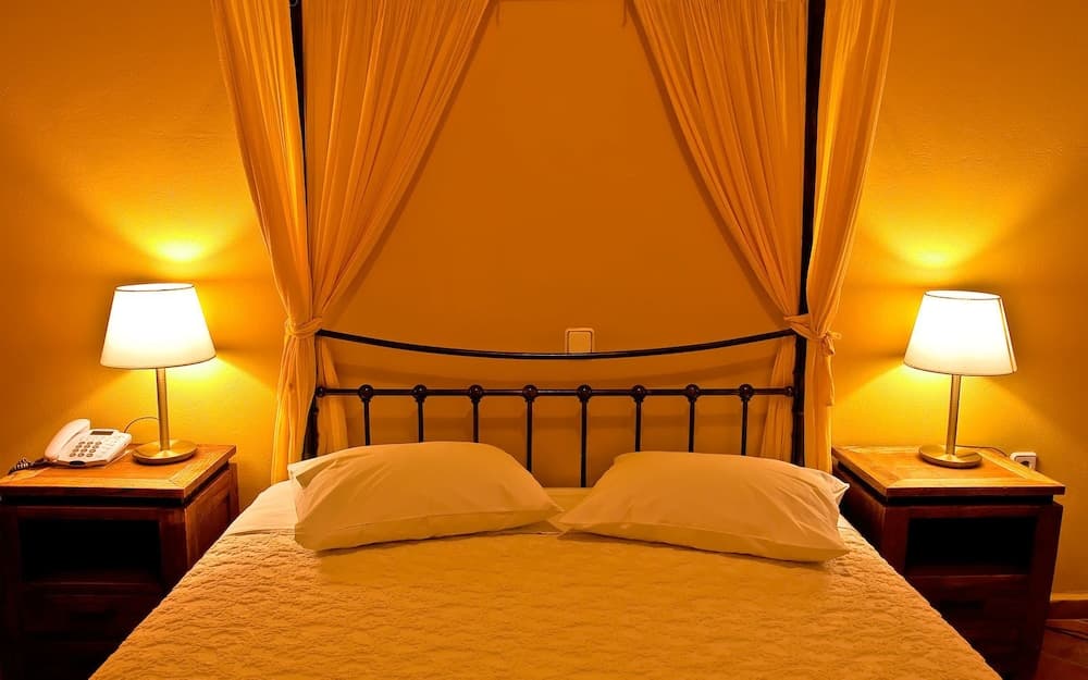 CHRIS HOTEL