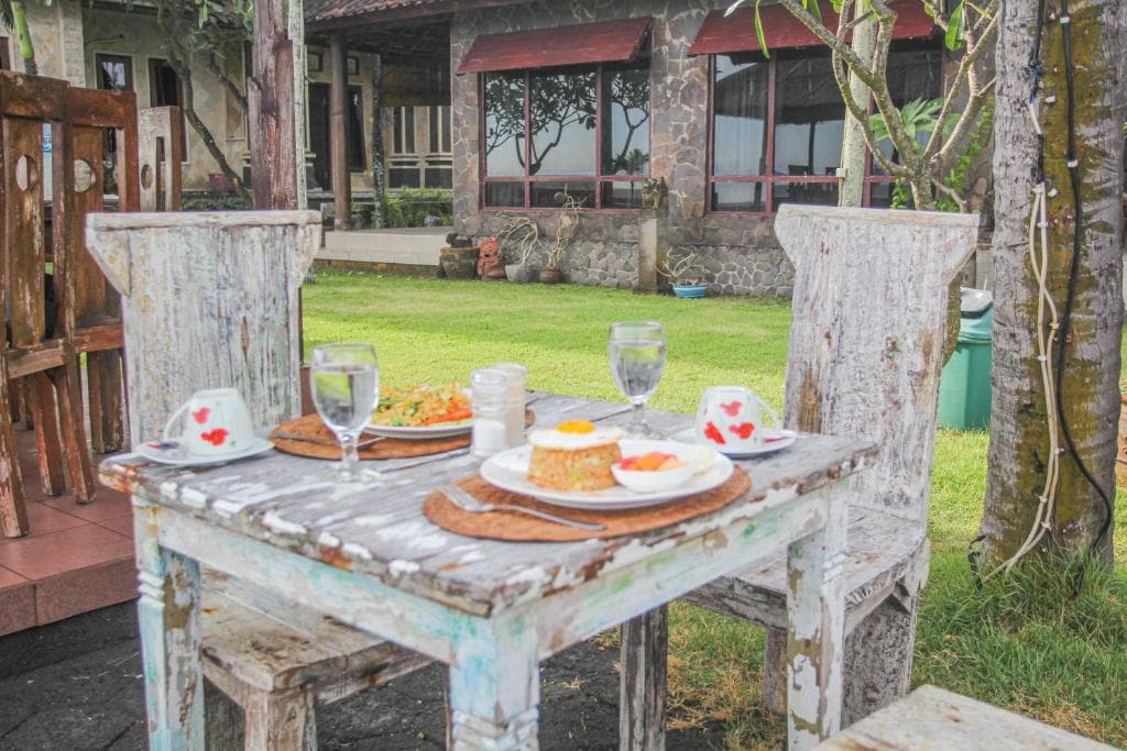Temple Cafe & Cottages
