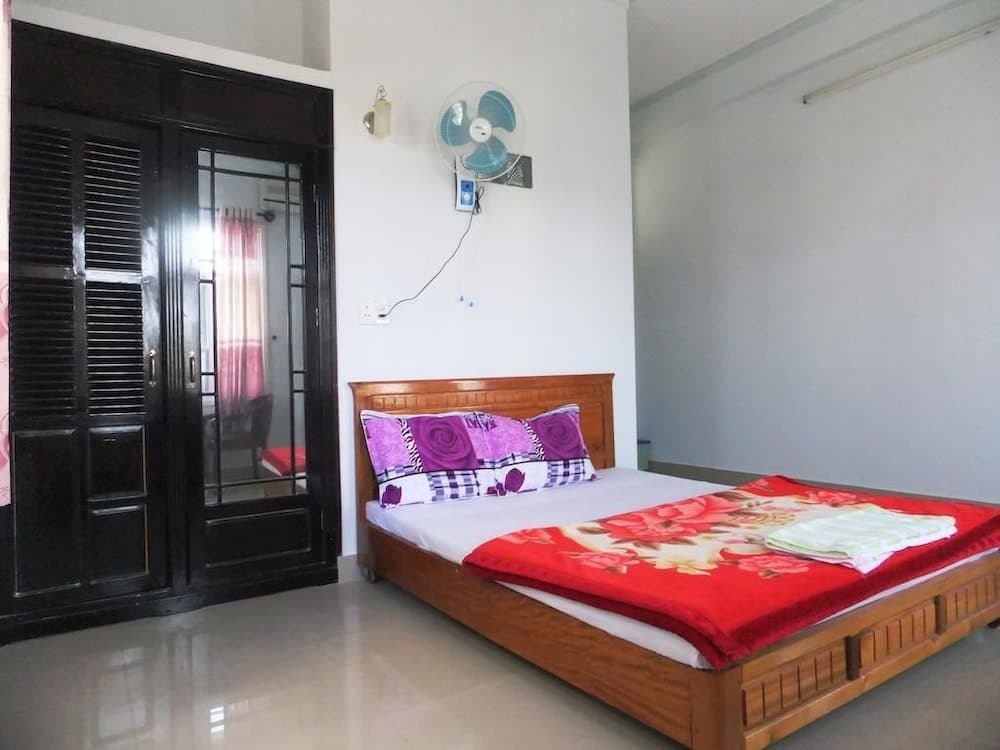 Eena Hotel