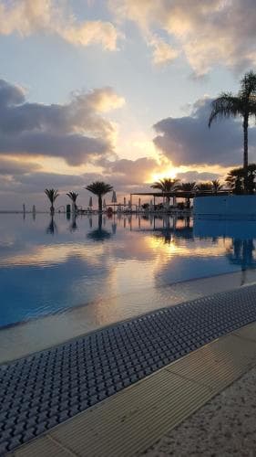 King Evelthon Beach Hotel & Resort