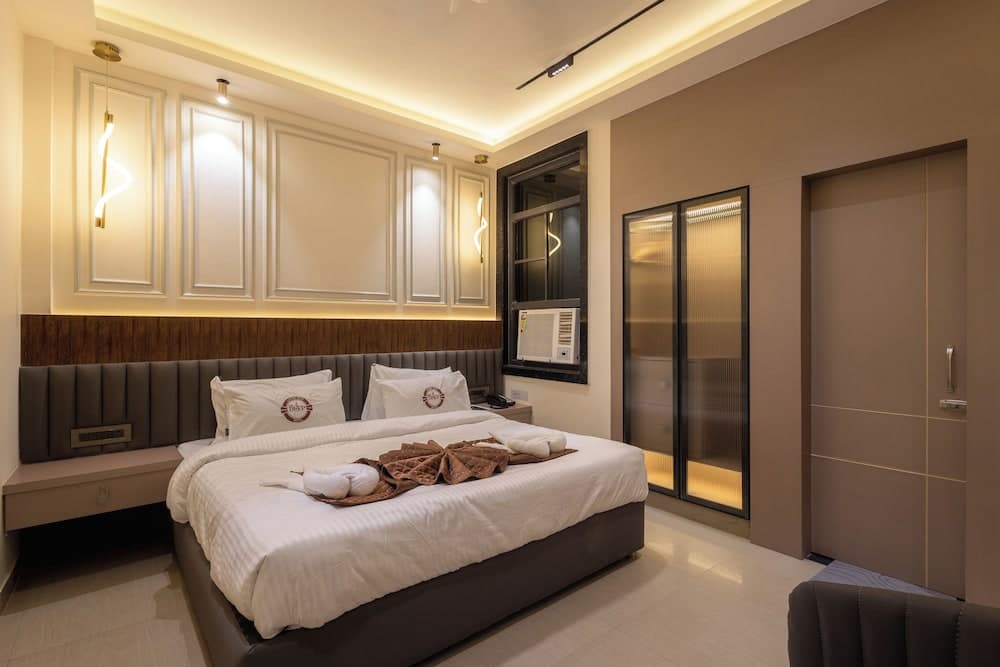 Deep Hotel