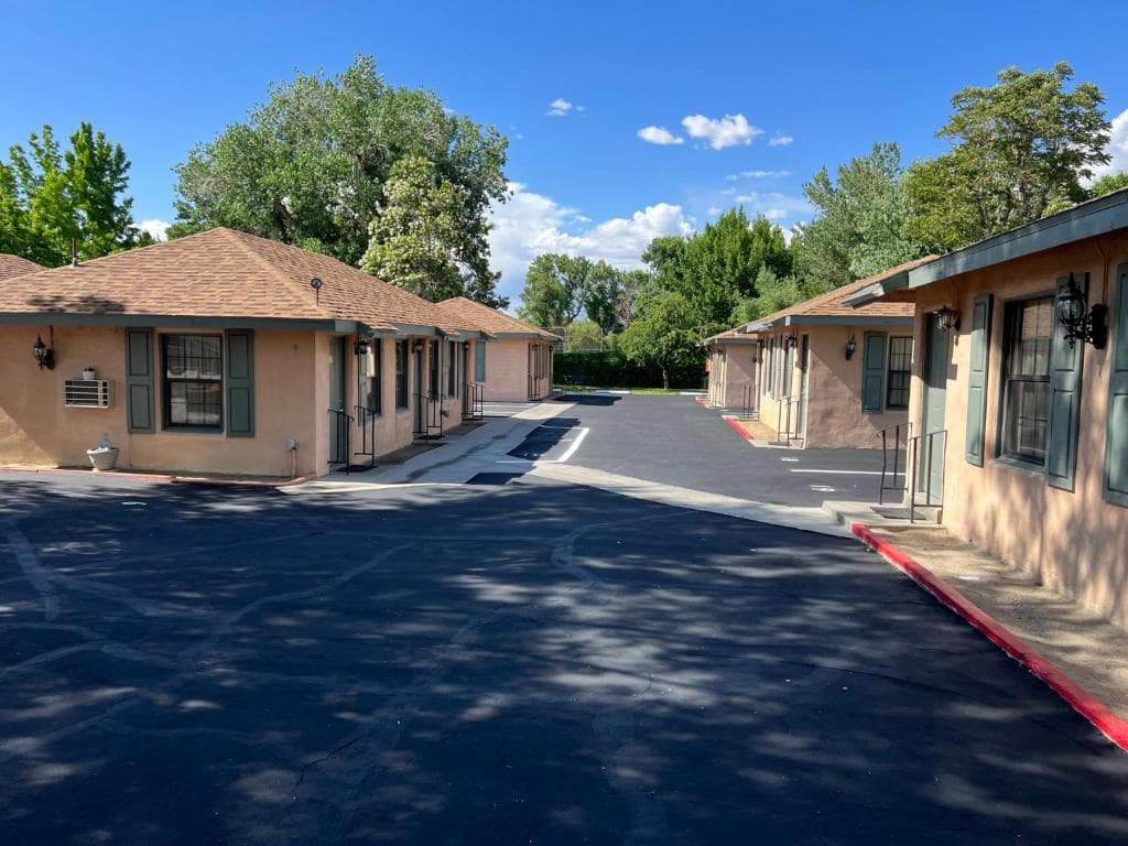 Bishop Elms Motel