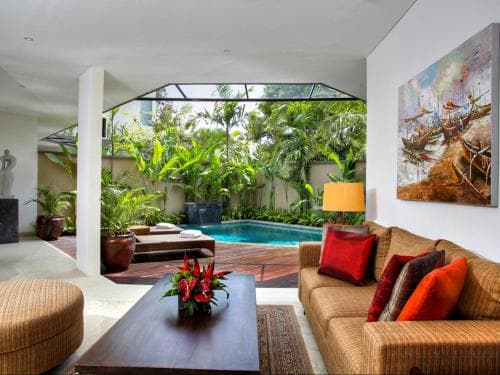 Bunga One Seminyak