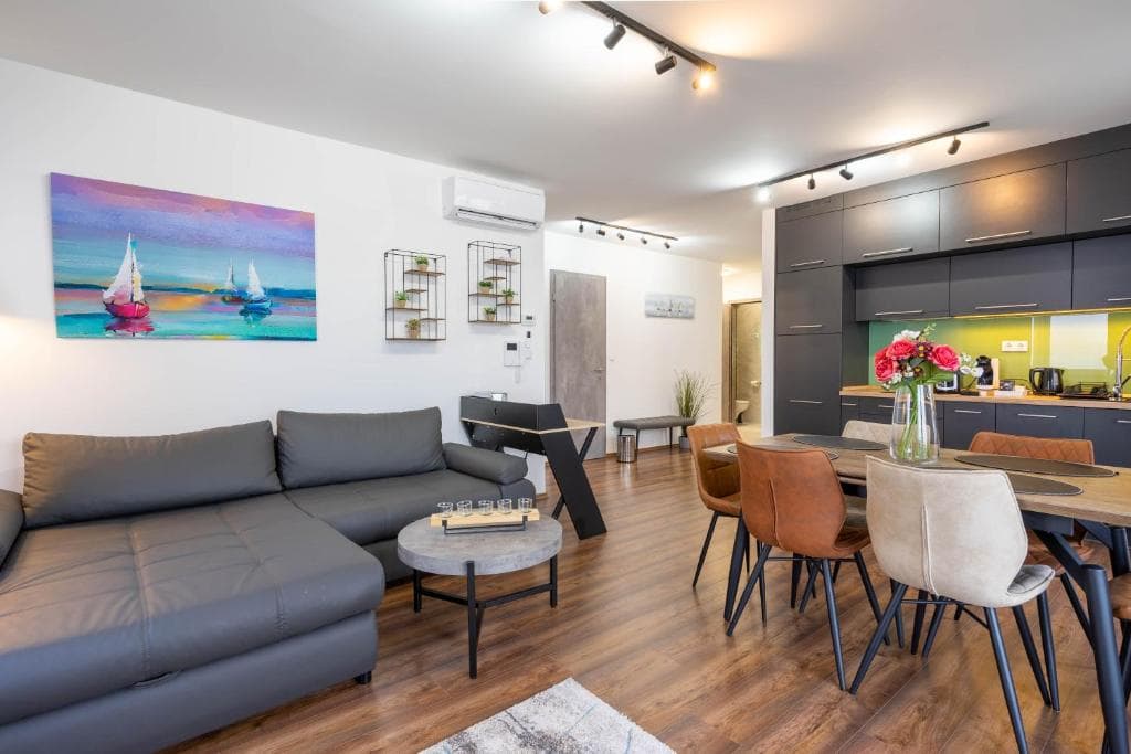 LakeView Apartment 305 Beachfront